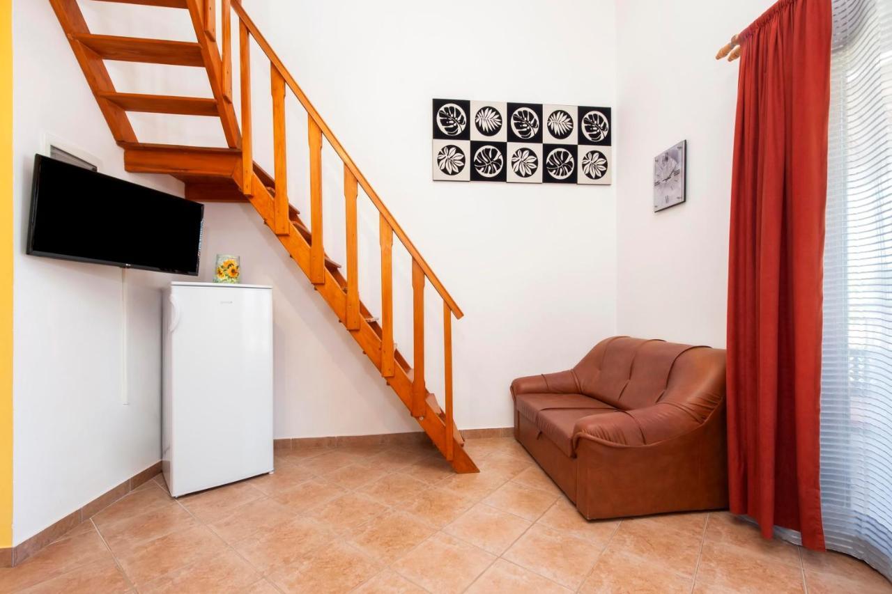 Apartments Adria Rovinj Exterior photo