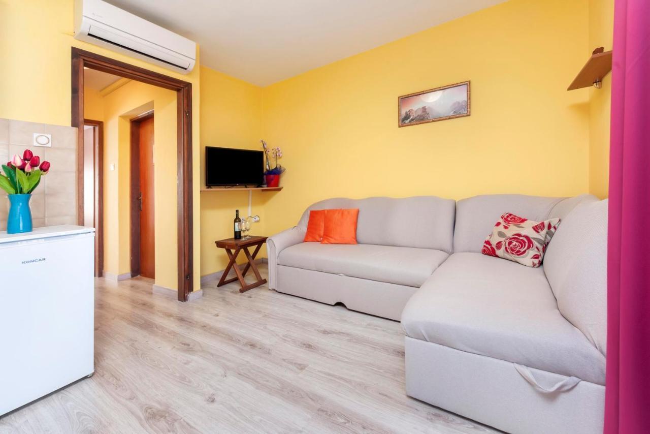 Apartments Adria Rovinj Exterior photo