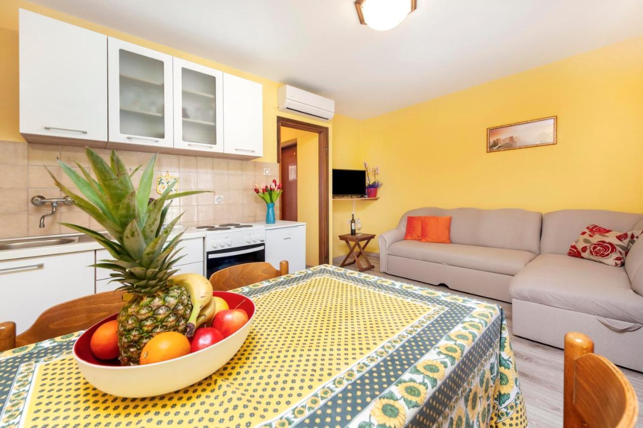 Apartments Adria Rovinj Exterior photo